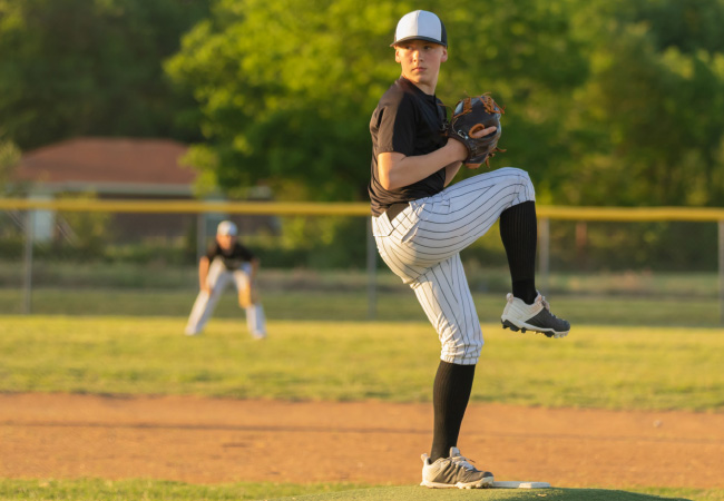 TREATING UPPER EXTREMITY INJURIES IN THE YOUNG ATHLETE